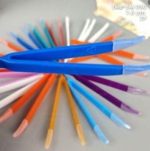 Pinset warna