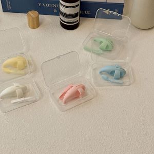 Alat bantu lepas pasang softlens