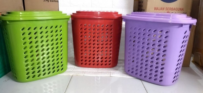 Keranjang pakaian tutup