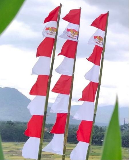 UMBUL UMBUL MERAH PUTIH