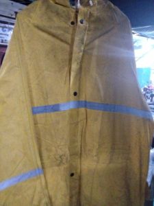 Mantel layar jaket celana kuning tebal 