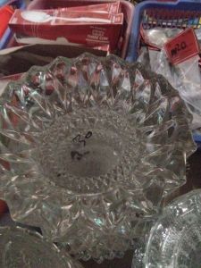Asbak kaca motif mahkota 
