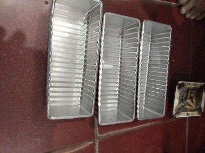 Cetakan bronis bentuk garis 