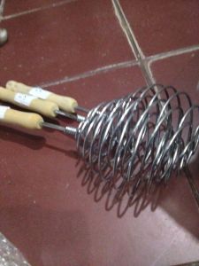 Pengocok telur besi gg kayu besar 