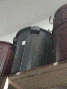 Ember tutup 80L hitam 