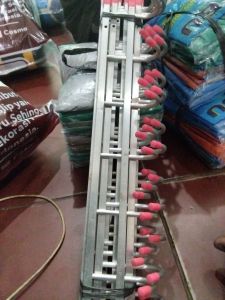 Gantungan baju 7 jari aluminium 