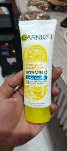 Garnier Bright Complete Scrub 100ml