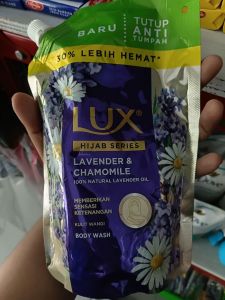 LUX BW HIJAB LAVENDER CHAMO 400ML