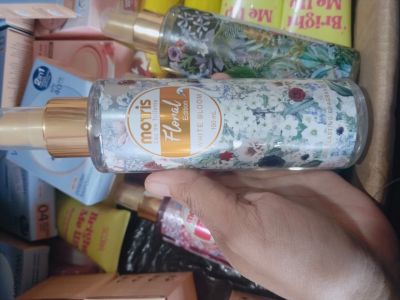 Moris floral white bloom