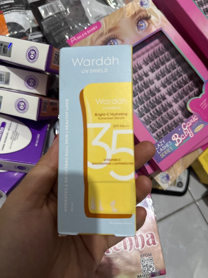 Wardah Uv Shield Bright C hydrating SPF 35