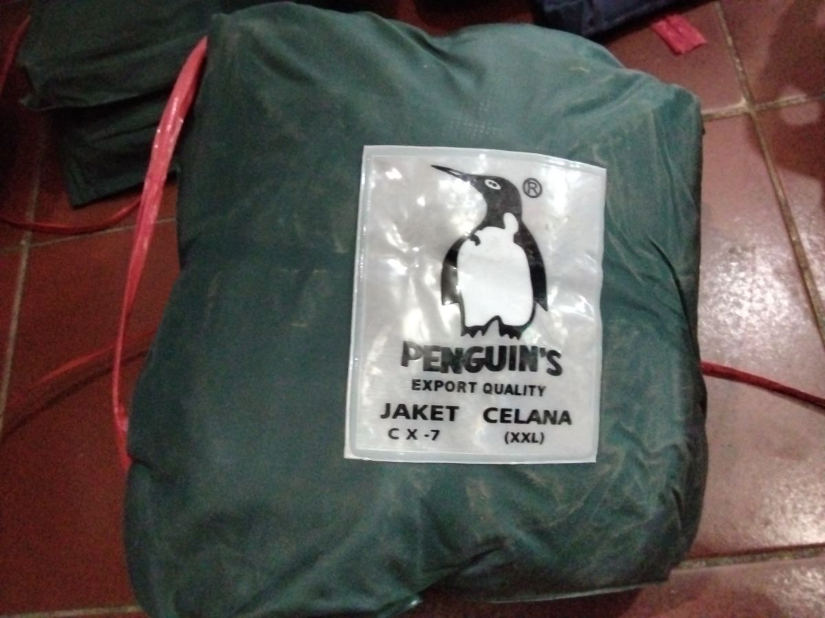 Mantel Penguin Cx-7  jeket celana