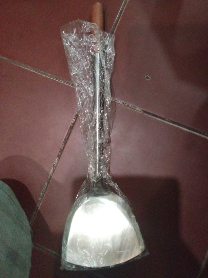 Sendok wajan stenliess besar GG kayu merah 