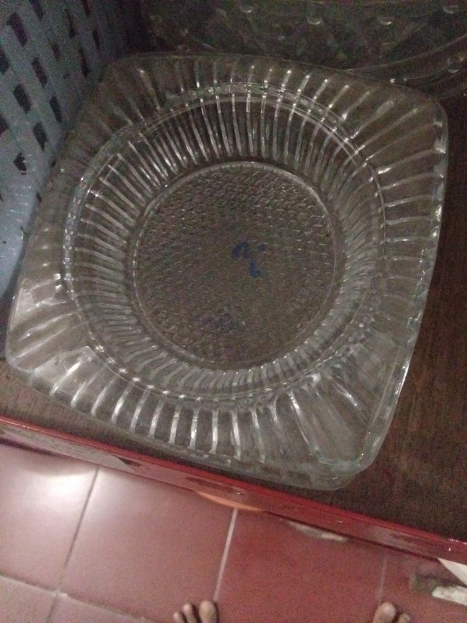 Asbak kaca motif persegi 