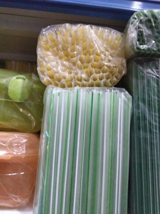 Sedotan pop ice anak kembar 