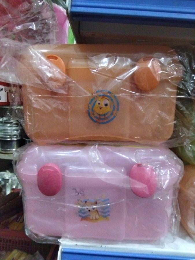 Tempat bekal Xenia by 122