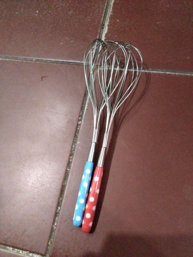 Kocokan telur stenliess UK L