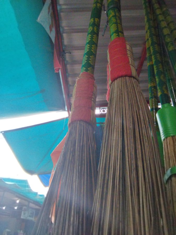 Sapu lidi gagang biasa