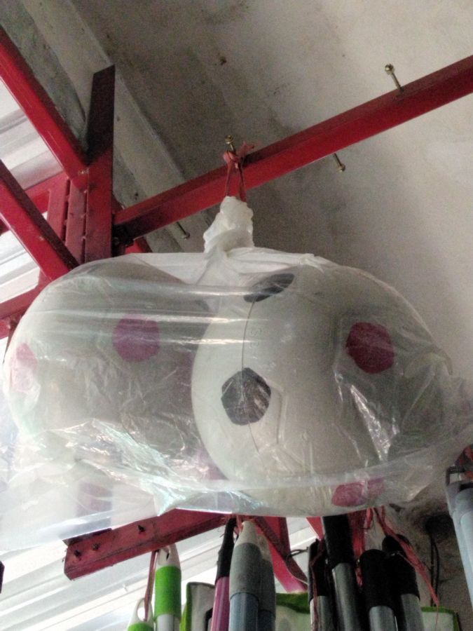Bola kaki plastik 