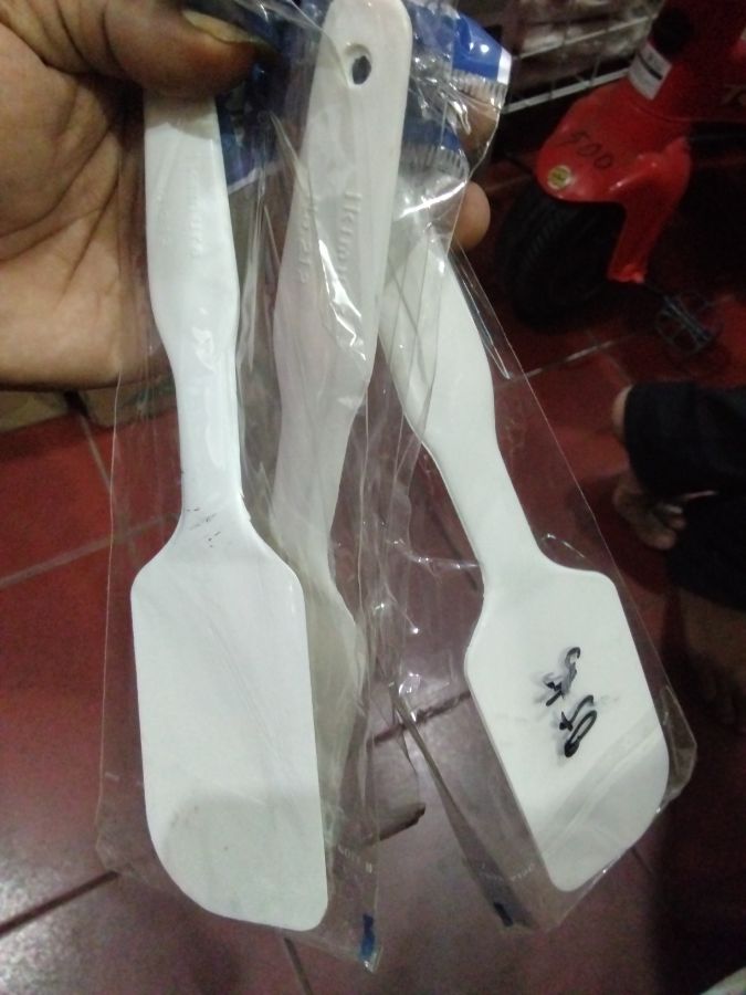 Sendok kue putih