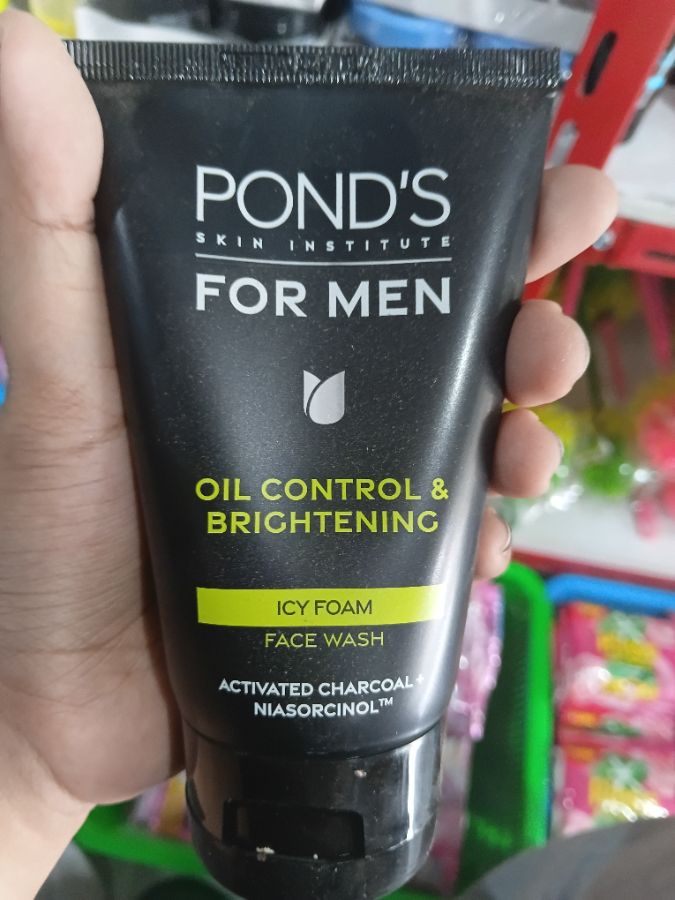 Ponds Men Oil CTRL BRGT Scrub 4x6x100gr