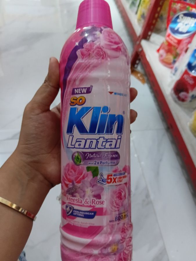 FLOORCLNER SOKLIN MERAH BOTOL 800ML