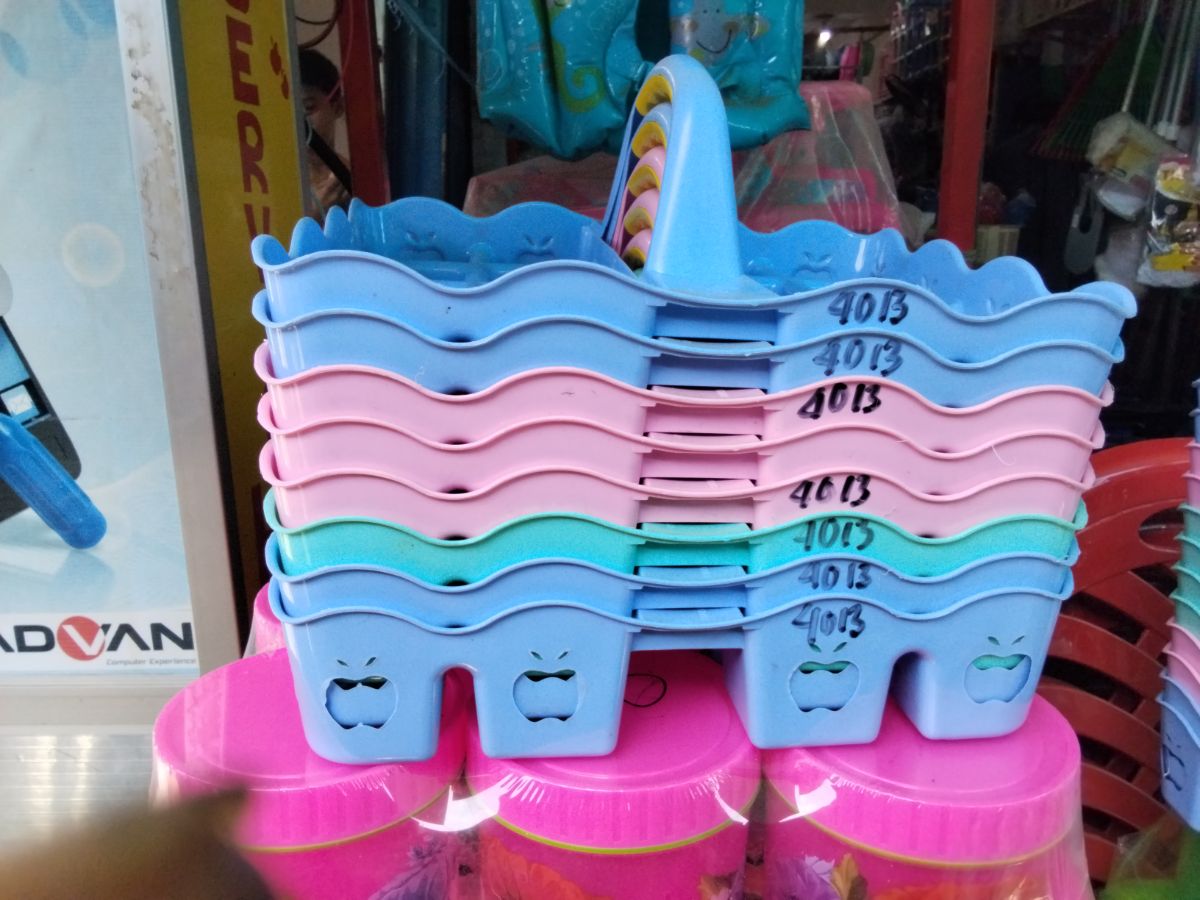 Tempat Aqua gelas plastik 16