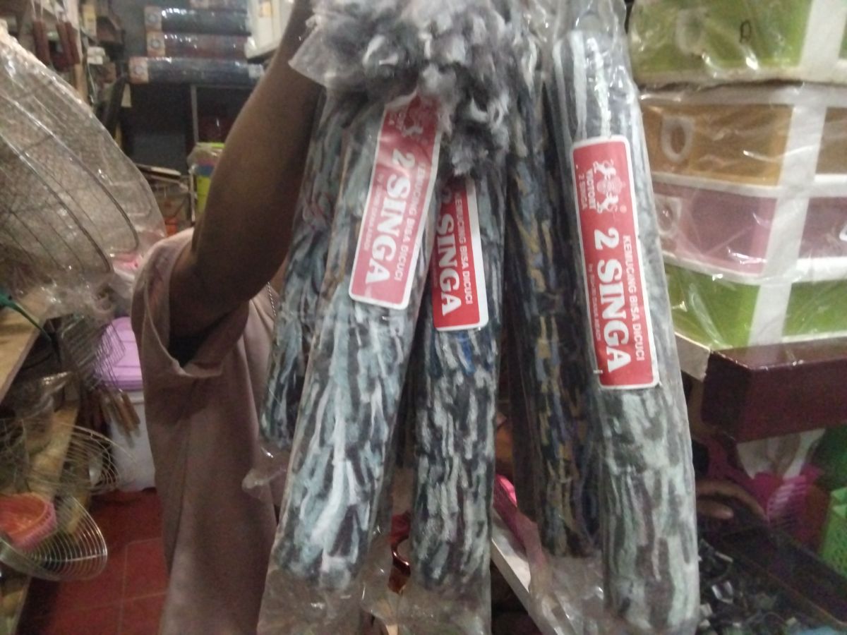 Kemoceng kain 2 singa