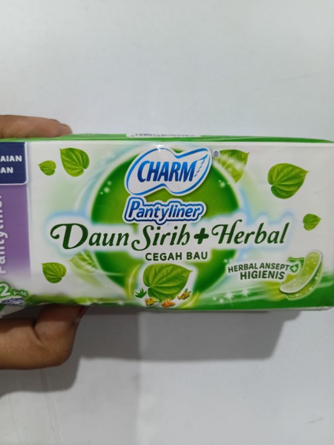 CHARM PANTYLINER DAUN SIRIH 32P-36