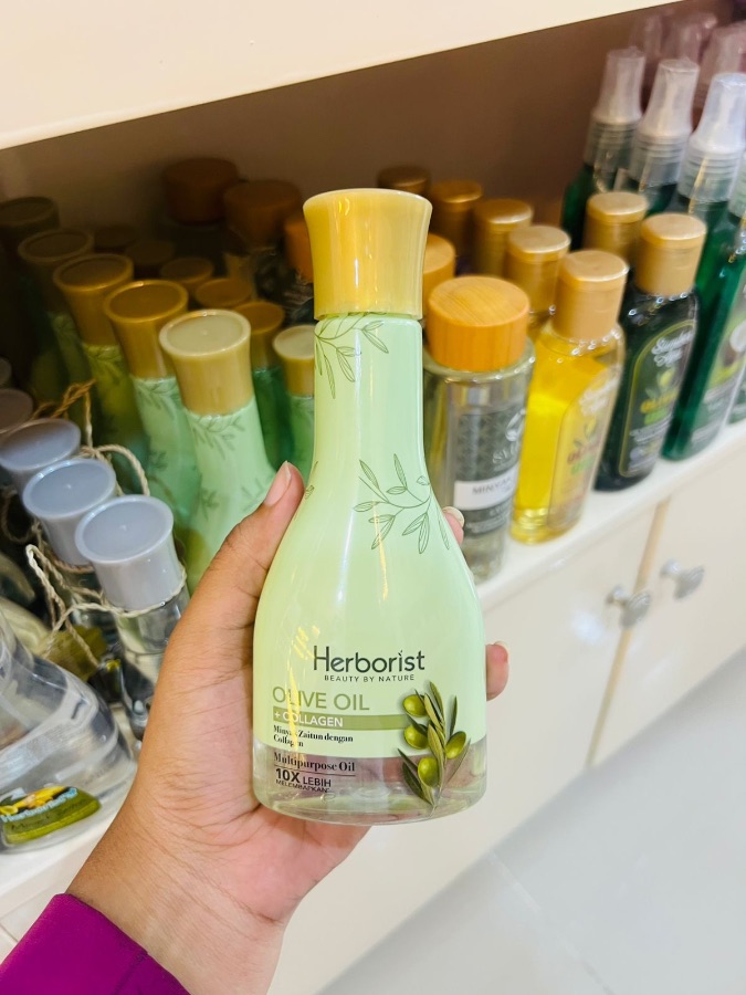 Herborist Olive Oil + Collagen (Minyak Zaitun dengan Collagen). 