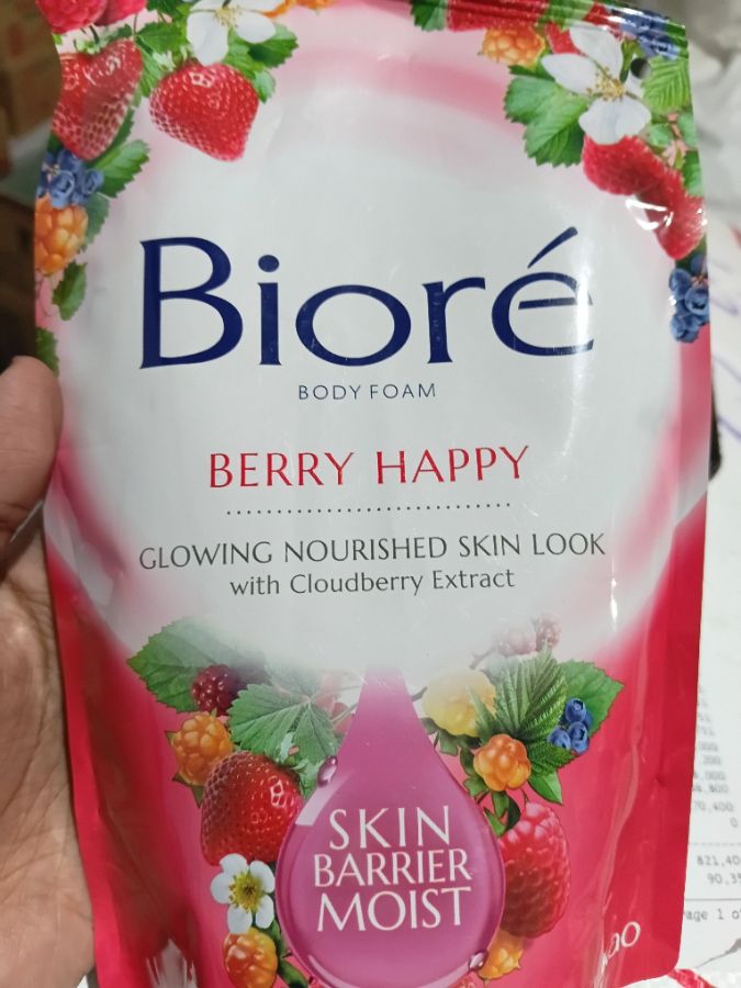 BIORE BODY FOAM BERRY HAPPY 400ML