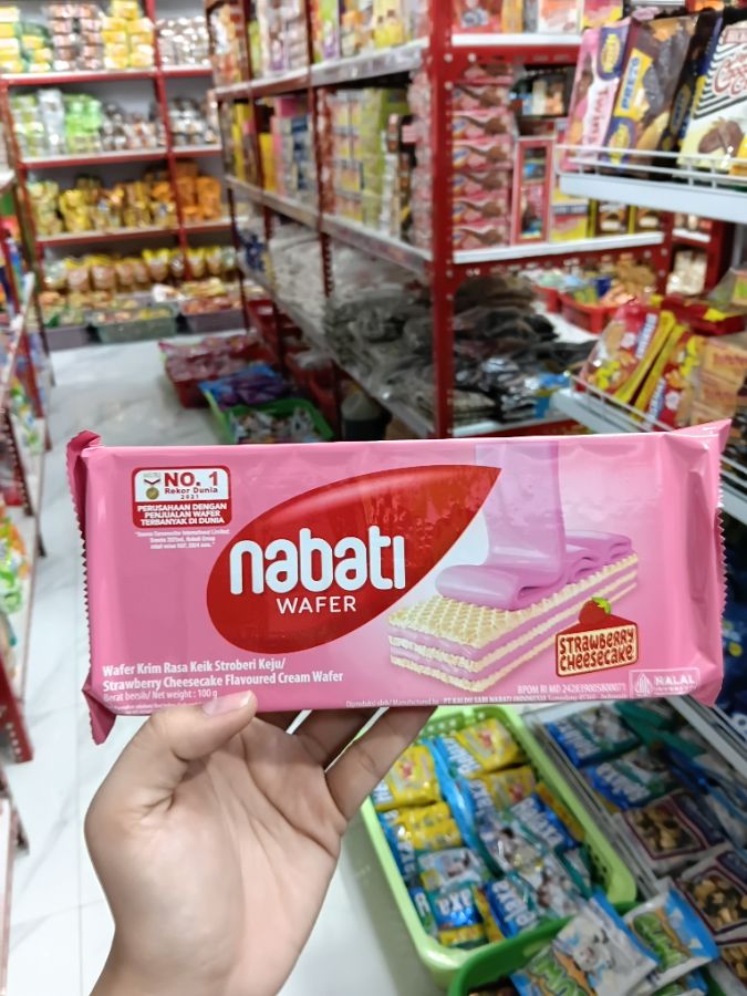 NABATI WAFER 100G STROBERY