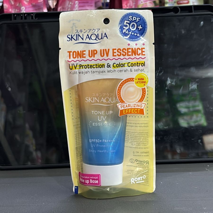 Skinaqua sunscreen tone up essence