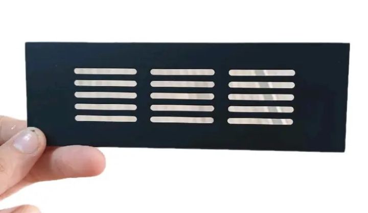 Ventilasi lobang angin  kolong kompor hitam