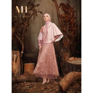 Motif Hawa One set terdiri dari inner, outer, rok, dan scarf (BROWN)