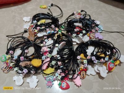 Gelang tarik karakter