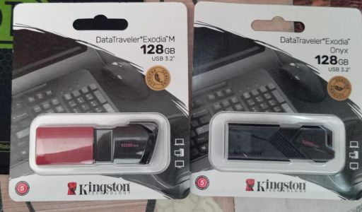 Kingston 128gb Hitam-Merah