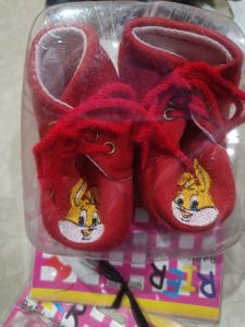 Sepatu bayi pakai tali