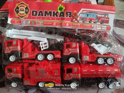 Mobil damkar isi 4