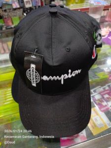 Topi hitam polos