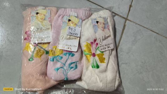 CD WANITA YULIANA XL ISI 3