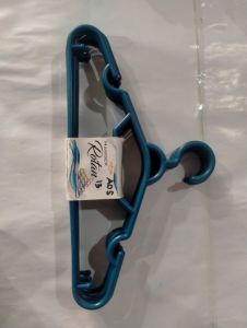 Hanger plastik tiga bintang