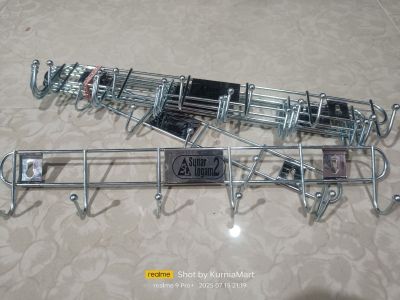 Gantungan besi sinar logam