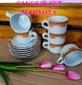 Cangkir set mahkota