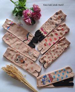 Kaos kaki anak motif