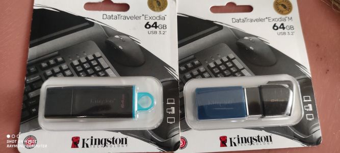 Kingston 64Gb Biru hitam 