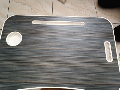 Meja laptop lipat