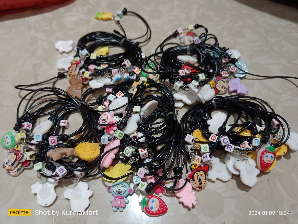 Gelang tarik karakter