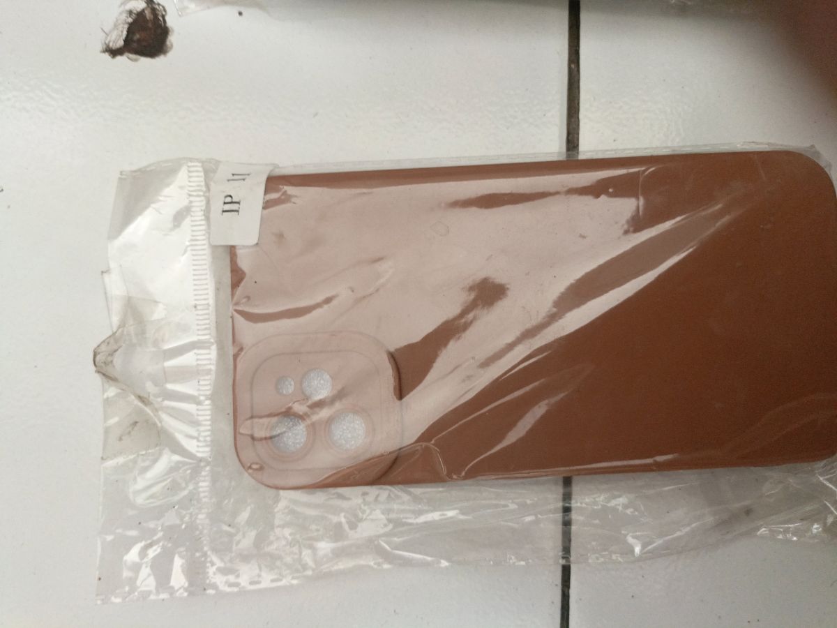 C. P IPHONE 11