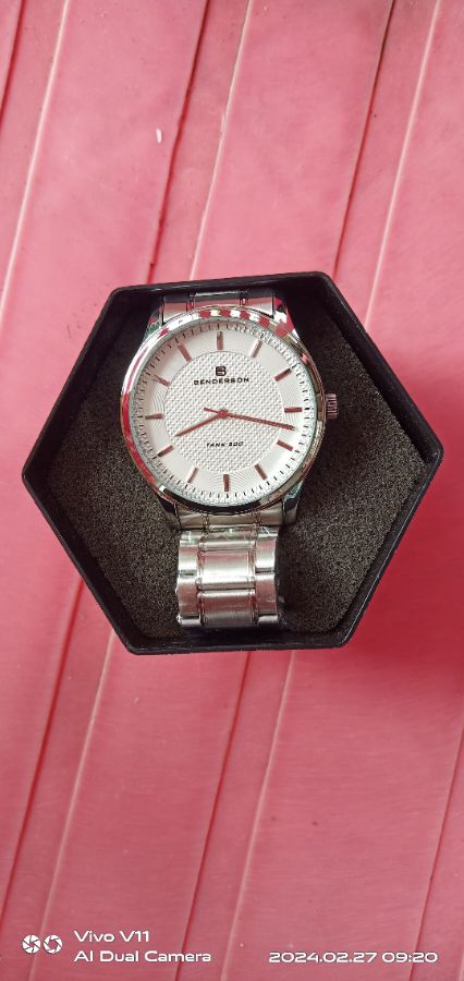 Jam besi benderson besar