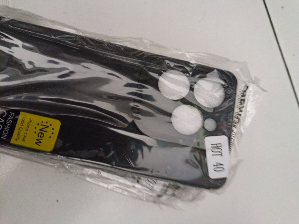 C. P infinix HOT 40